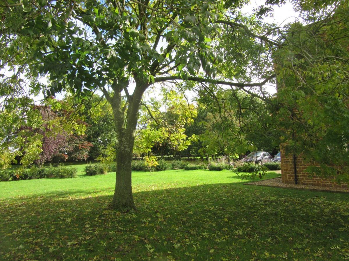Weston Hill Farm Bed & Breakfast Moreton Pinkney Bagian luar foto